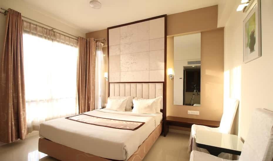 Hotel Executive Silver Inn Аурангабад Экстерьер фото