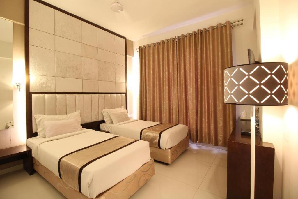 Hotel Executive Silver Inn Аурангабад Экстерьер фото