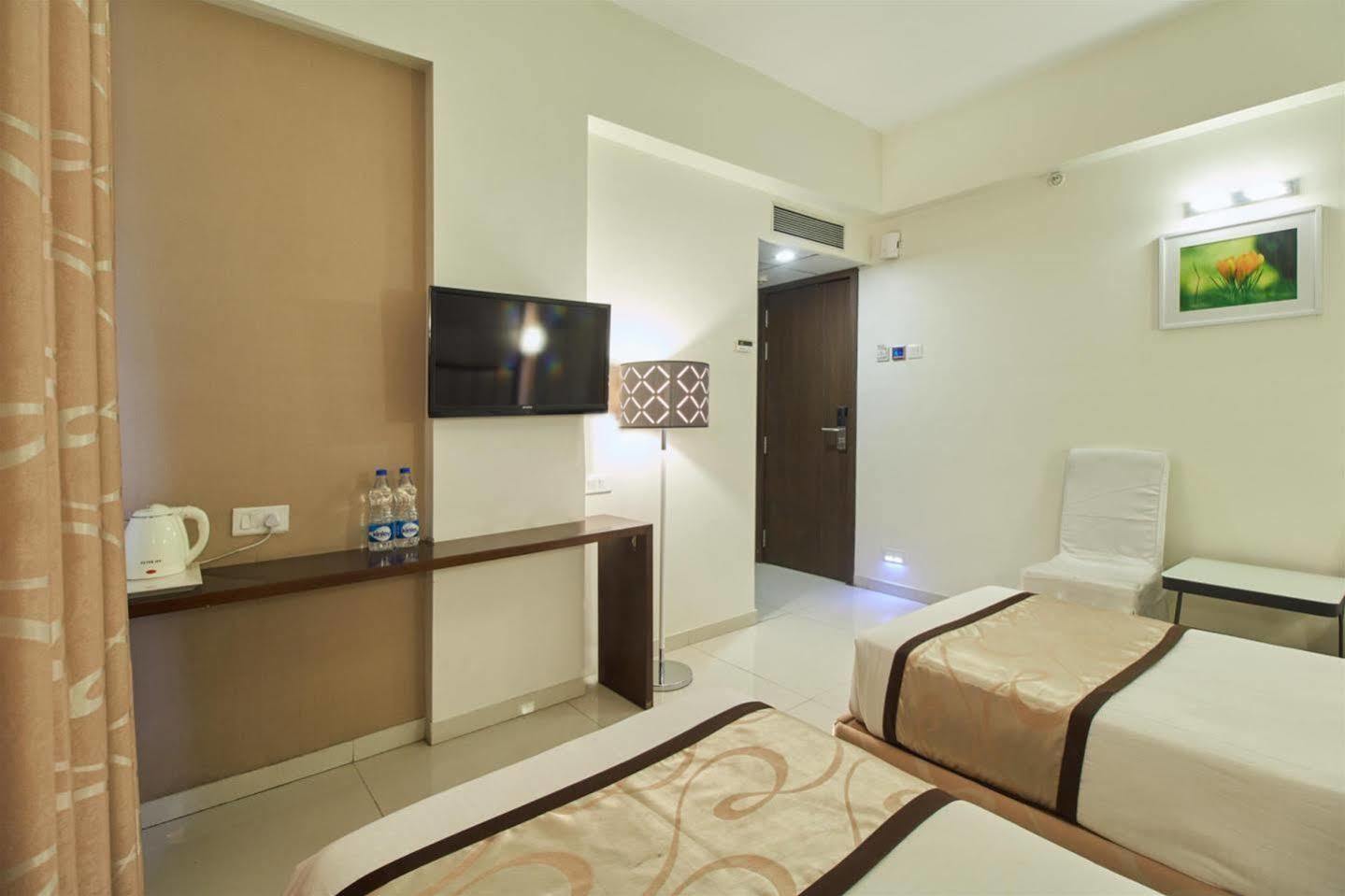 Hotel Executive Silver Inn Аурангабад Экстерьер фото